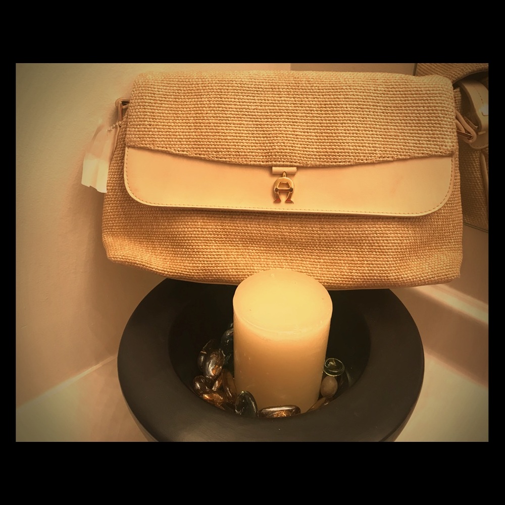 Etienne Aigner med bag